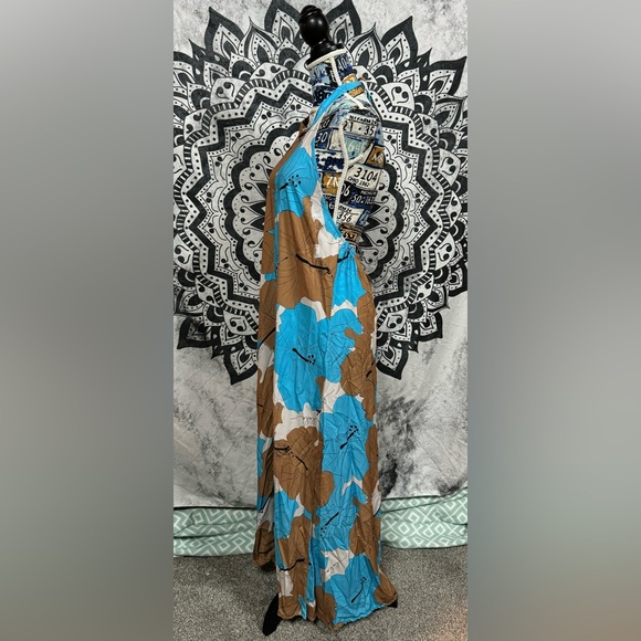 ❌❌❌ SOLD LPH❌❌❌Simply Sisters by Lola Halter Dress NWT - Picture 6 of 12